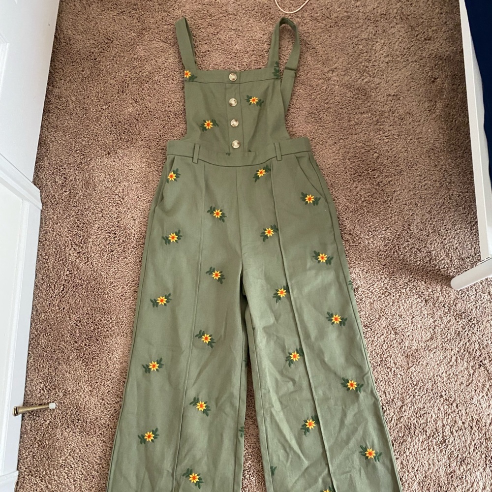 Green/Floral “Cider” Overalls never worn. Size Medium.